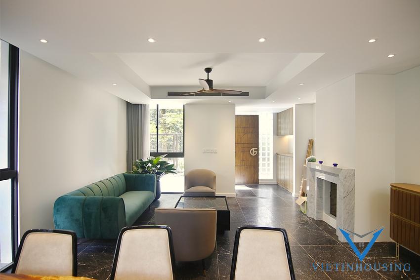 Long Bien地区のNgoc Thuy通りにある新しい高品質4ベッドルーム賃貸住宅