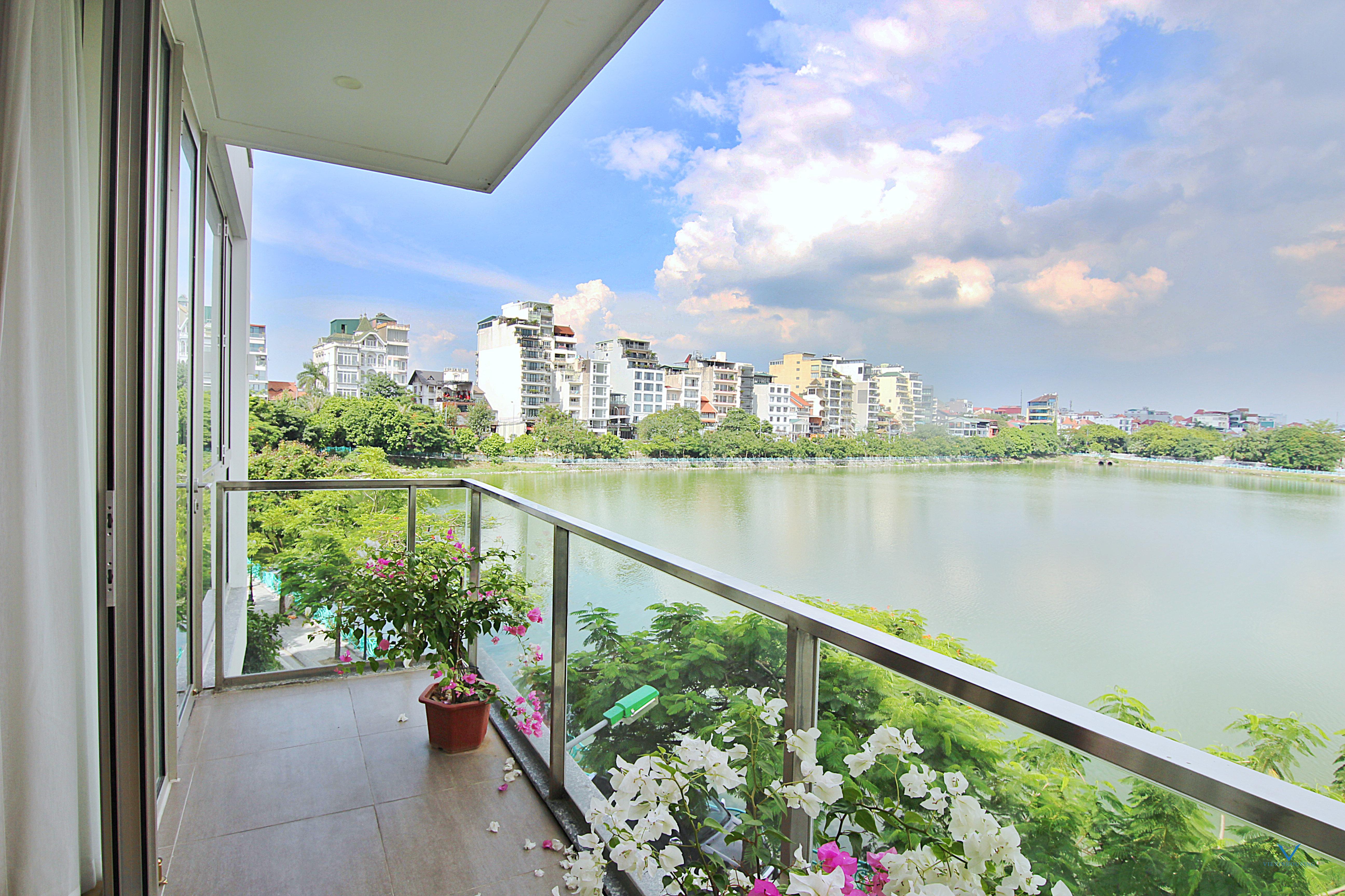 Tay Ho区Quang An通りにある豪華なレイクビュー賃貸アパート