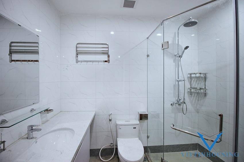 Ha NoiのTay Ho区Au Coにある新しい2ベッドルーム賃貸アパート