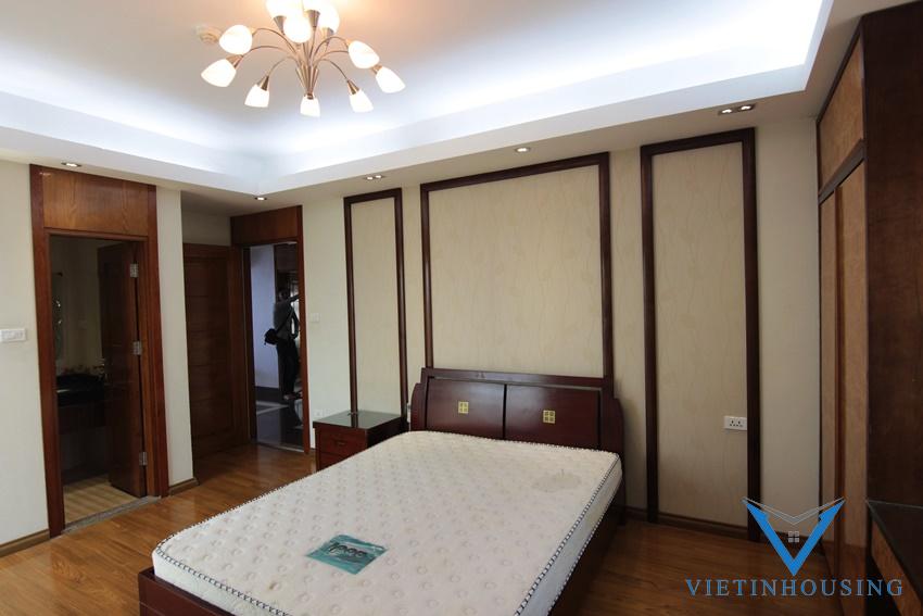 Ba Dinh区Doi Canにある手頃な価格の3ベッドルーム賃貸アパート
