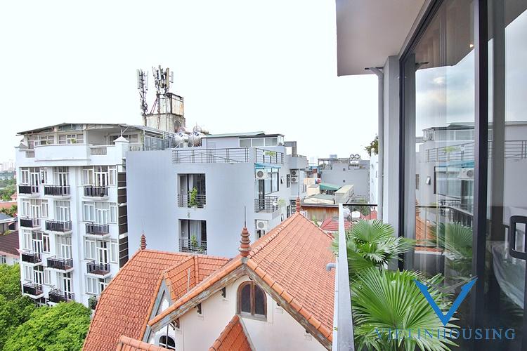 Ha Noi市、Tay Ho区、Tay Ho通り、８階にある素敵な風通りと日当たり通りの２ベッドルームのサービスアパート