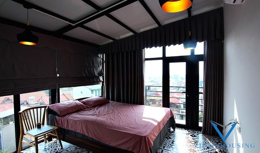 タイホのユニークな最上階のデュプレックス4ベッドルーム賃貸アパート